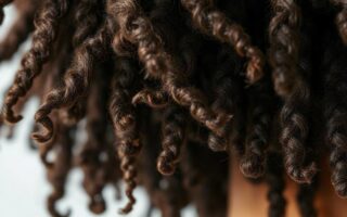 Warum dein Haar stumpf bleibt: Die Porenfrage klären und Pflege richtig treffen